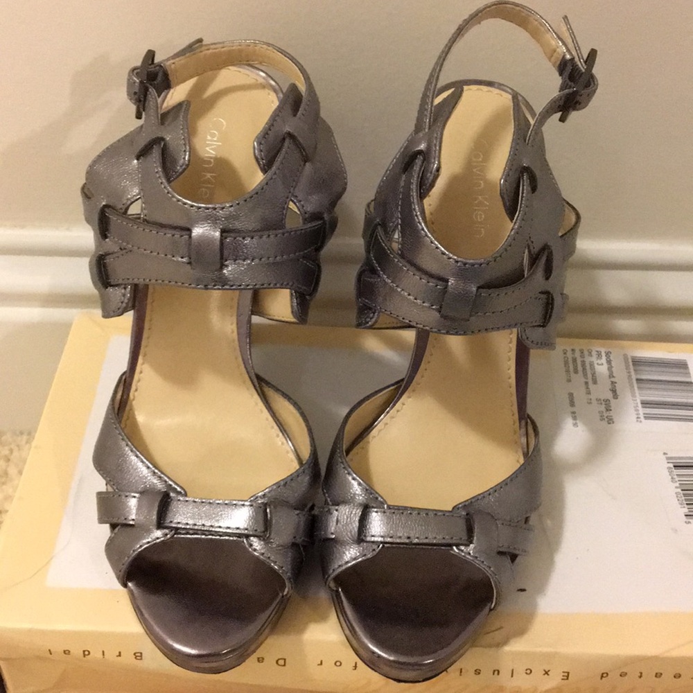Calvin Klein Gorgeous heels size 6.5 - Picture 2 of 8